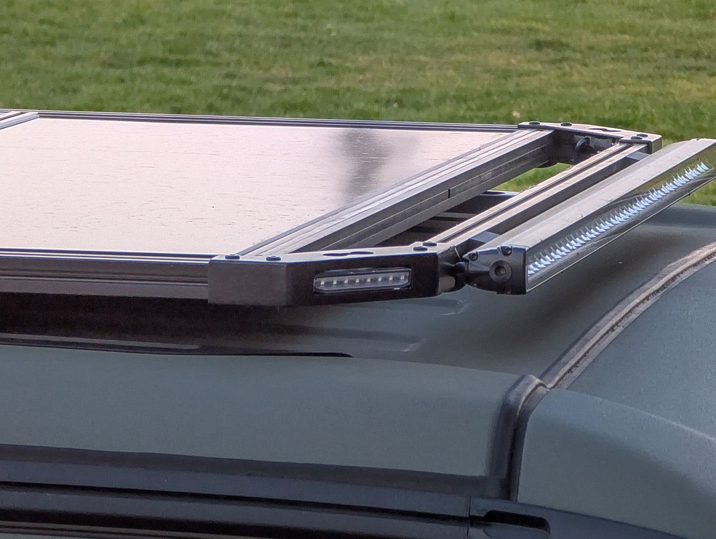 Eckverbinder für Dachträgersystem mit Beleuchtung - Universell, für 30*30mm Systemprofil